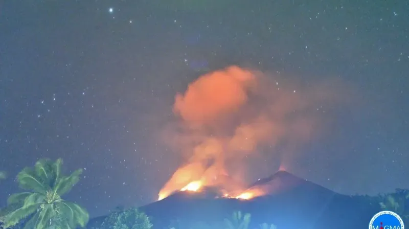 erupsi gunung karangetan