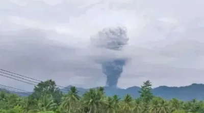 gunung erupsi