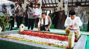 kapolri ziarah makam gusdur (2)
