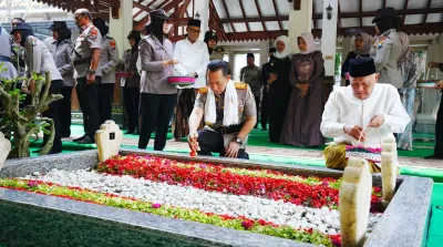 kapolri ziarah makam gusdur (2)