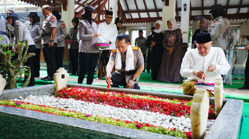 kapolri ziarah makam gusdur (2)