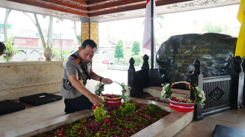 kapolri ziarah makam gusdur (3)
