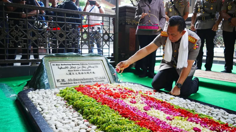 kapolri ziarah makam gusdur