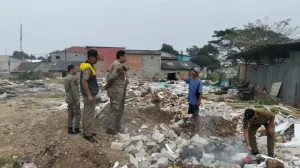 nekat bakar sampah