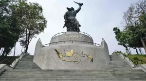 patung gajah mada akpol semarang