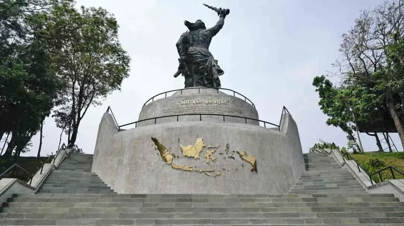 patung gajah mada akpol semarang