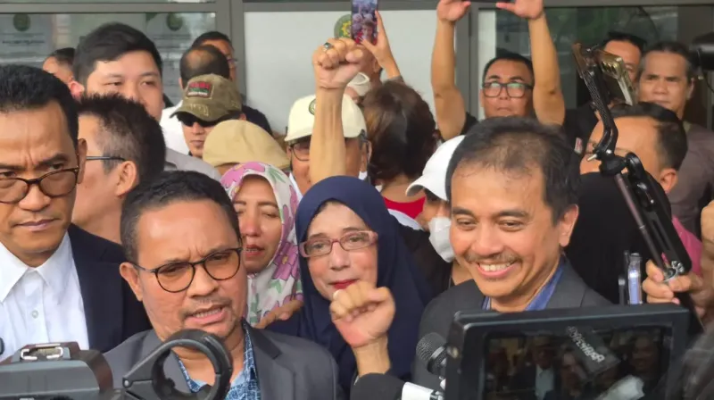 roy suryo (2)