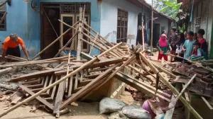 rumah ambruk lebak