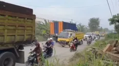 truk pasir