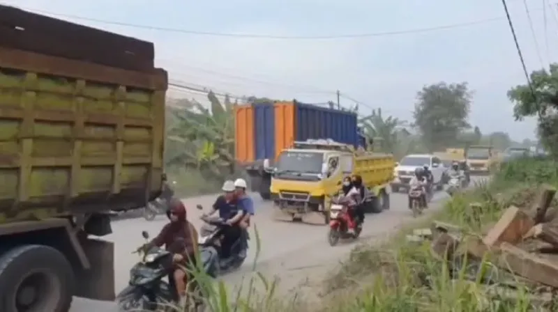 truk pasir