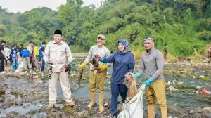 wawalkot bogor bersihkan ciliwung